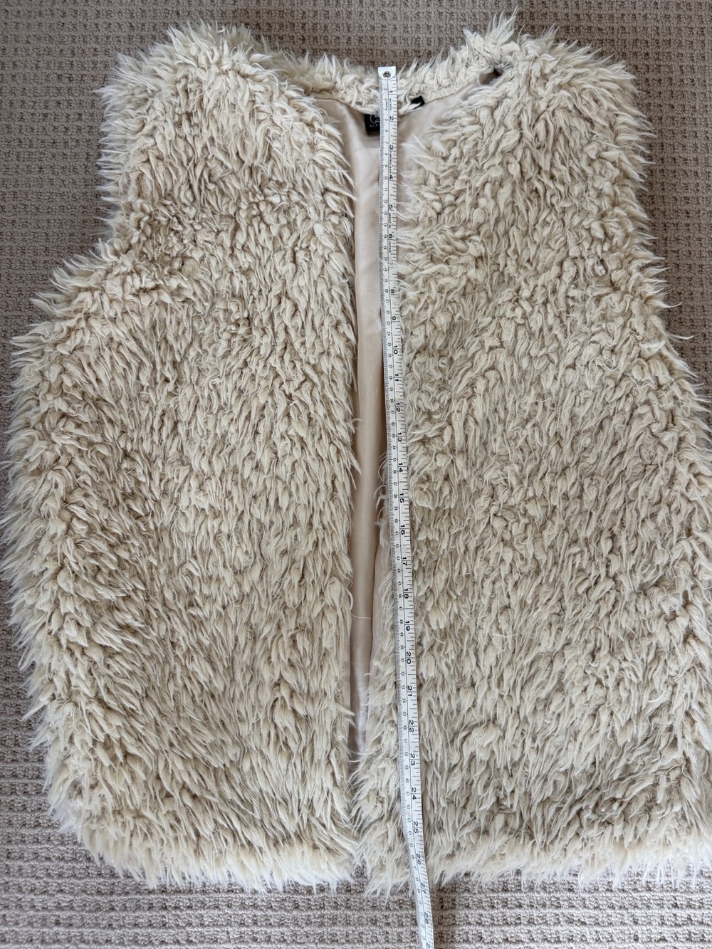 2 Chic Faux Fur Vest | Size S/M - Picture 3 of 4
